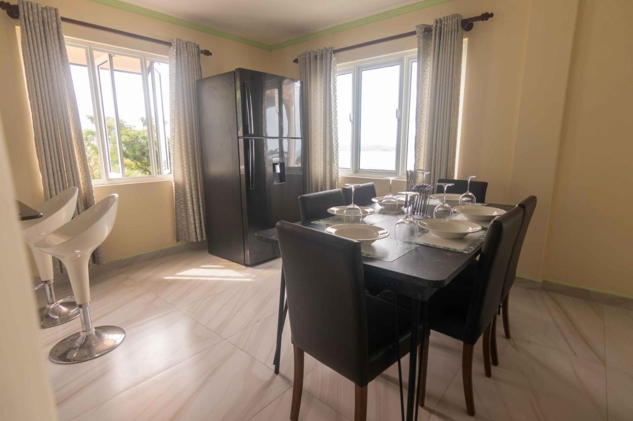 Azamat Self-Catering Apartment Pointe La Rue Экстерьер фото